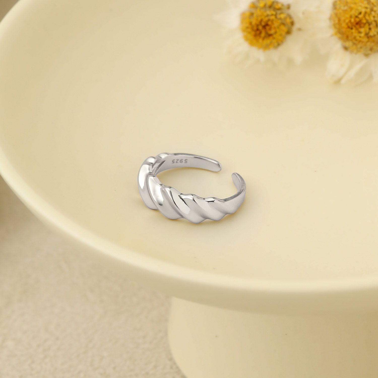 Willow Twist Adjustable Ring