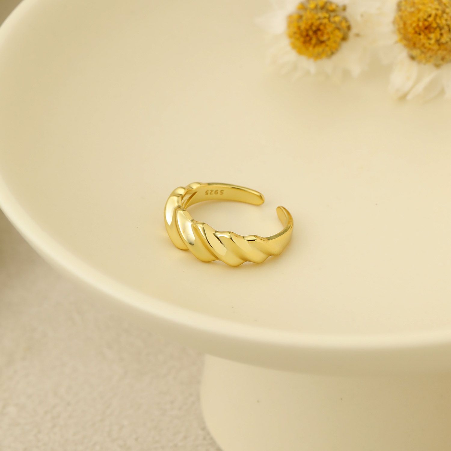 Willow Twist Adjustable Ring